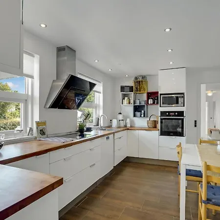 Stunning In With Wifi And 4 Bedrooms Hadsund